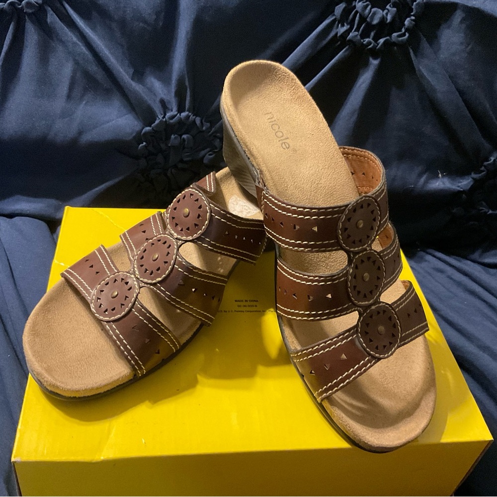 Nicole sandals size 8 1/2 W